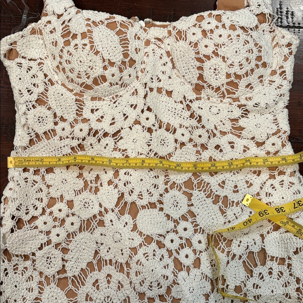 Elegant White Lace Dress - Picture 8 of 8